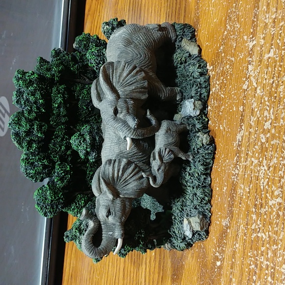 Lot of 8 different elephant curios - Picture 8 of 12